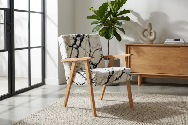 Fotel w stylu PRL retro krzesło vintage biały Soler Family Meble — komfort